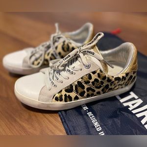 Size 38 fits 7 1/2 or 8 shoe size. gently used.